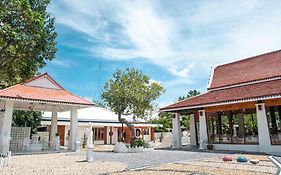 Maikaew Damnoen Resort